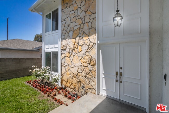 Building Photo - 22737 Stagg St