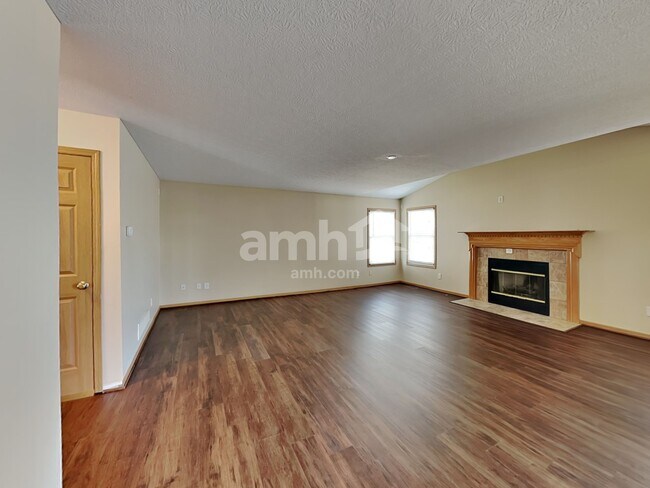 Building Photo - 2271 Landcrest Dr