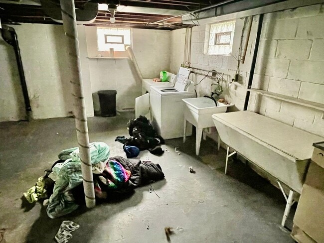 Building Photo - 2 bed 1 Bath- Aliquippa PA