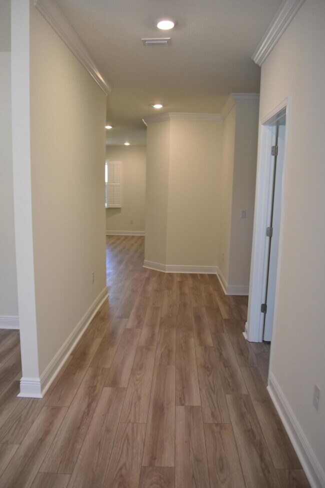 Building Photo - 173 Picnic Pl