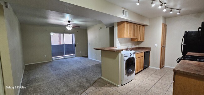 Primary Photo - 1385 W University Ave
