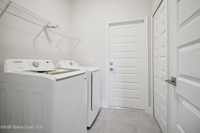 Building Photo - 918 Algardi St SE