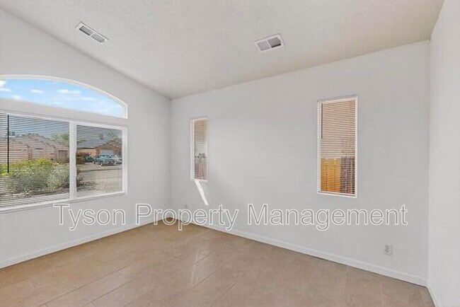 Building Photo - 4740 Jessica Dr NE