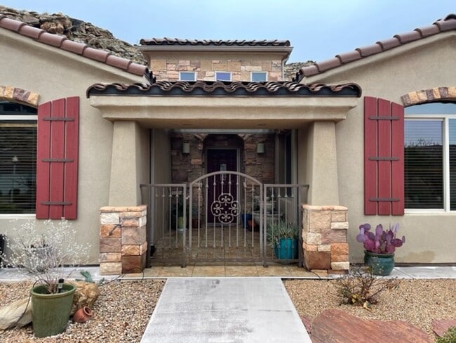 Building Photo - Beautiful Home In A Quiet Gated Community!