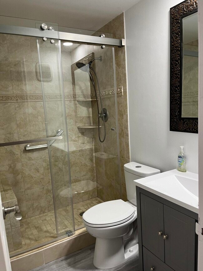 Building Photo - 2748 NE 28th Ave