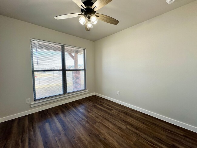 Building Photo - Brand New 4 bed 2 bath Move In Ready!