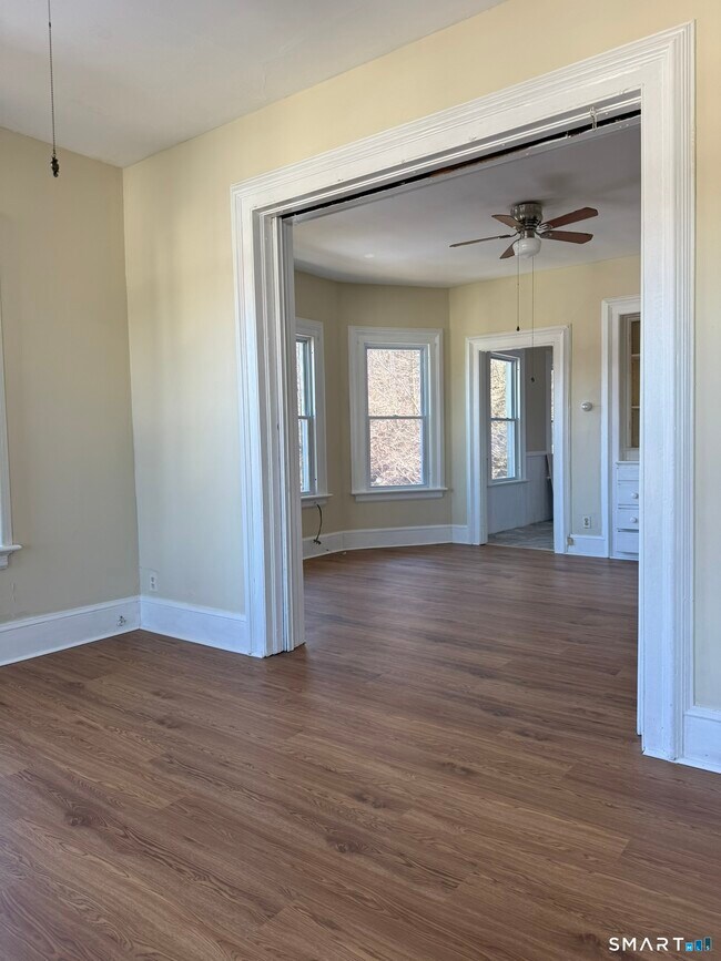 Building Photo - 140 Hillside Ave