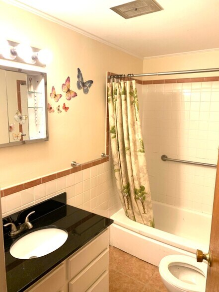 Building Photo - 77 Pitman St