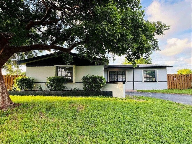 Building Photo - 9171 NW 26th St