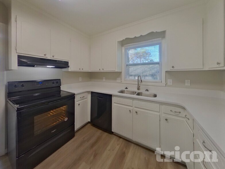 Building Photo - 911 Burtonwood Cir