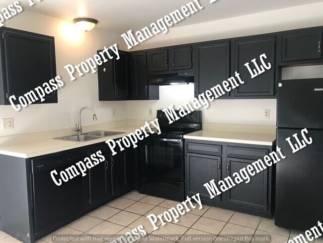 Building Photo - $1025 - 2 Bed, 1 Bath Townhouse - Leola