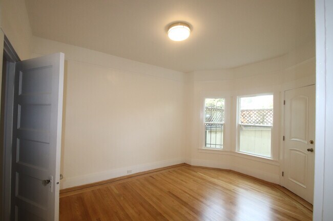 Building Photo - 201 Orange St