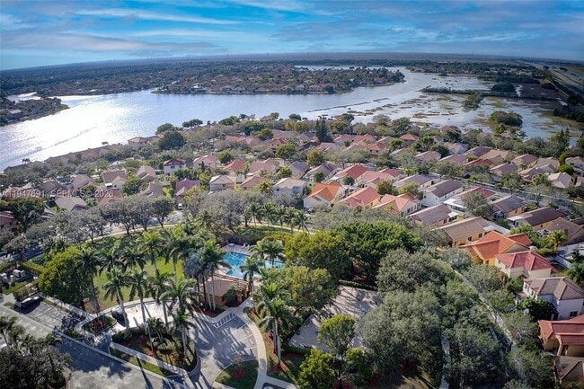 Building Photo - 1261 Presidio Dr