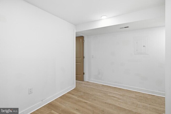 Building Photo - 669 N 39th St