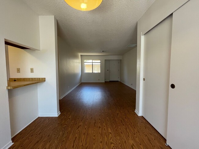Building Photo - Upstairs 2 Bedroom 1 Bath Apartment in Ata...