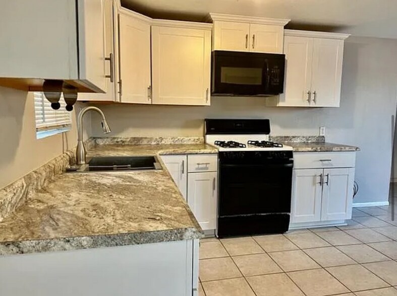 Building Photo - 1745 Warnock Dr