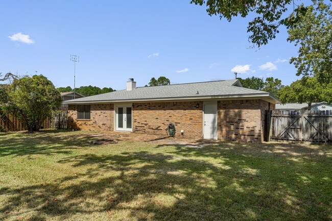 Building Photo - 137 Deville Dr