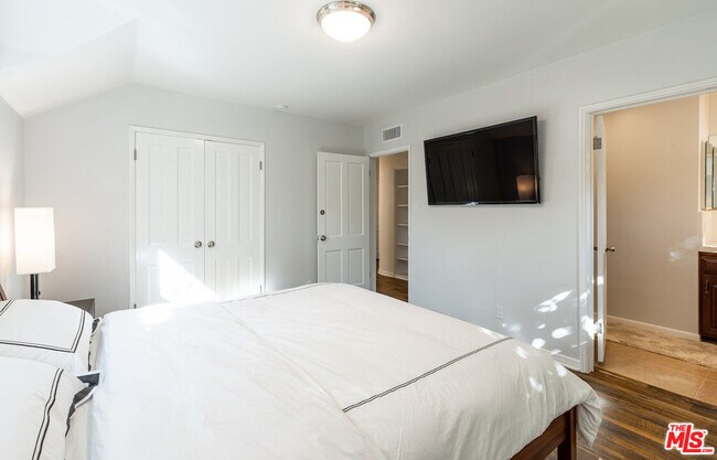 Building Photo - 2771 Club Dr