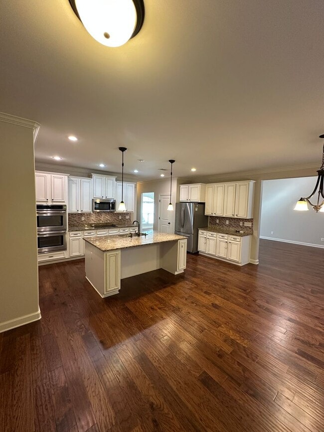 Building Photo - 4 BR/3 BA in exclusive Montrose Subdivision in Olive Branch!