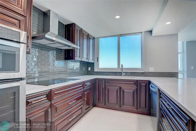 Building Photo - 1360 S Ocean Blvd
