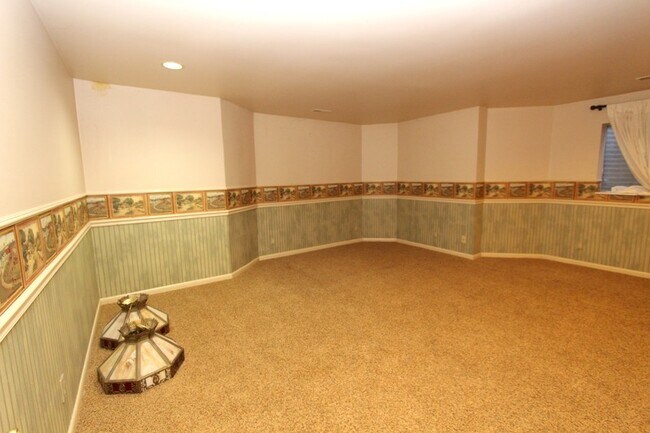 Building Photo - 3333 Deer Hollow Dr