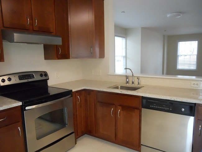 Kitchen - Palmer Square Apartments