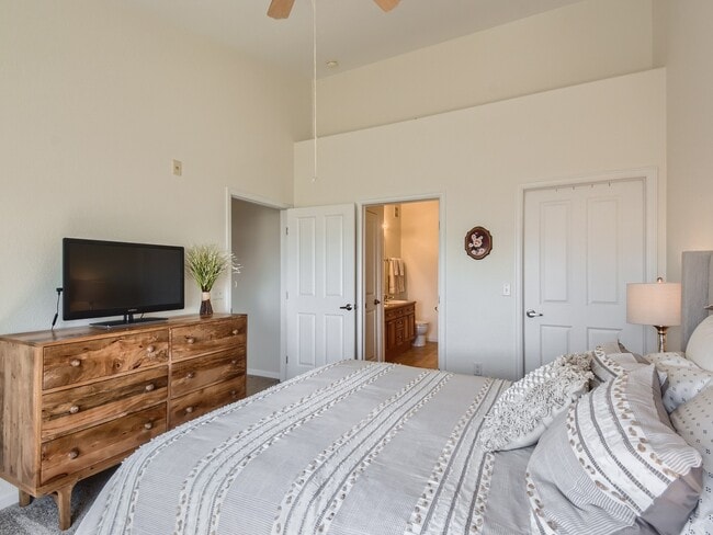 Building Photo - 9538 W San Juan Cir