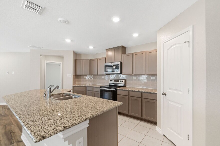 Building Photo - 9411 Braman Pt