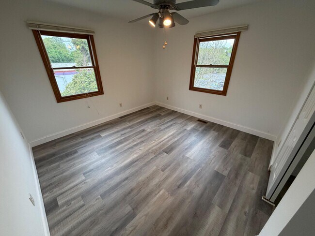 Building Photo - 122 Pine Glen Rd