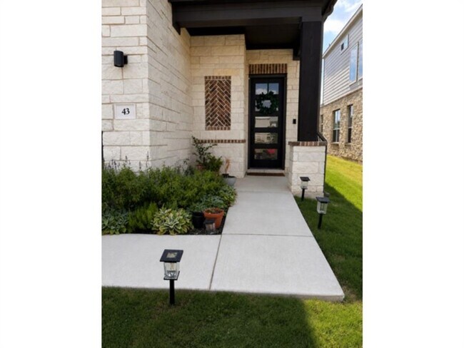 Building Photo - 1531 N Red Bud Ln