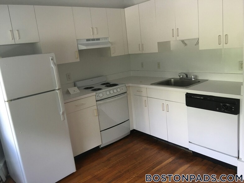 Building Photo - 1539 Beacon St