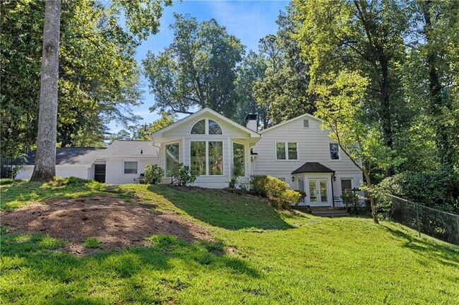 Building Photo - 4820 Powers Ferry Rd NW