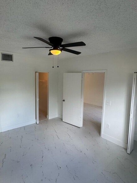 Building Photo - 3221 Sabal Palm Manor