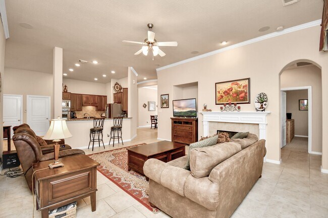 Building Photo - 8030 Crescent Knolls Dr