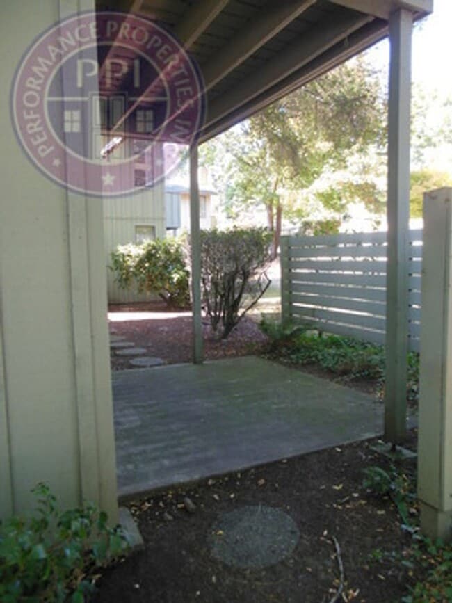 Building Photo - hol7107