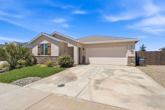 Building Photo - 2877 Ukonom Dr