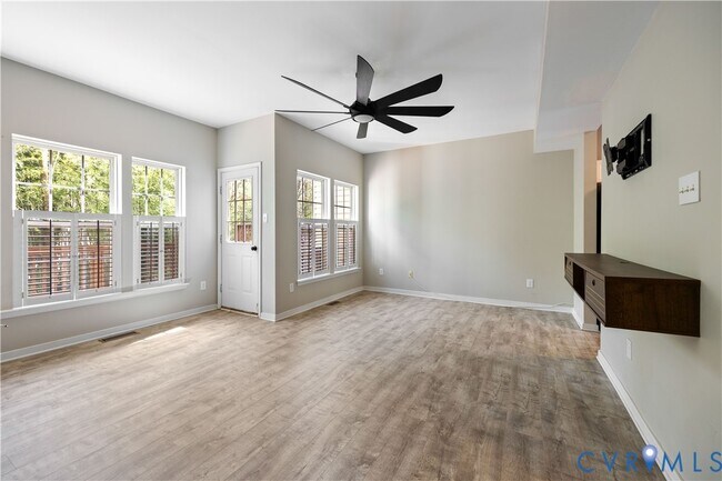 Building Photo - 2805 Queensland Dr