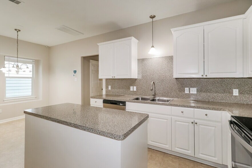 Building Photo - 999 Arbor Way