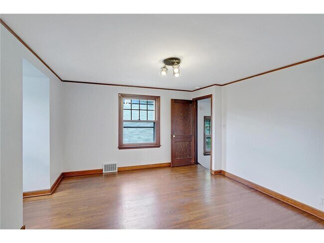 Building Photo - 5445 Chicago Ave