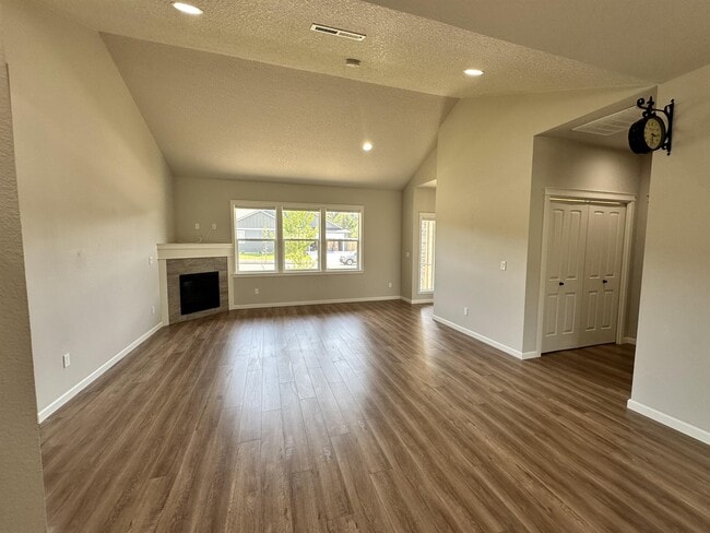 Building Photo - 823 Riley Dr NE