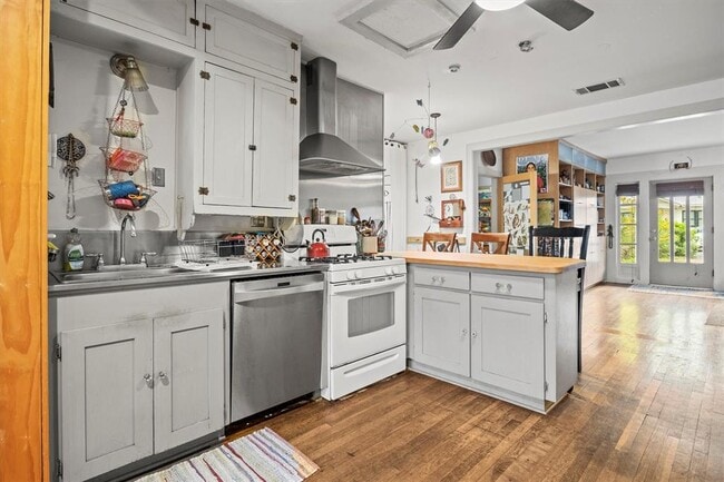 Building Photo - 508 E 38th 1/2 St