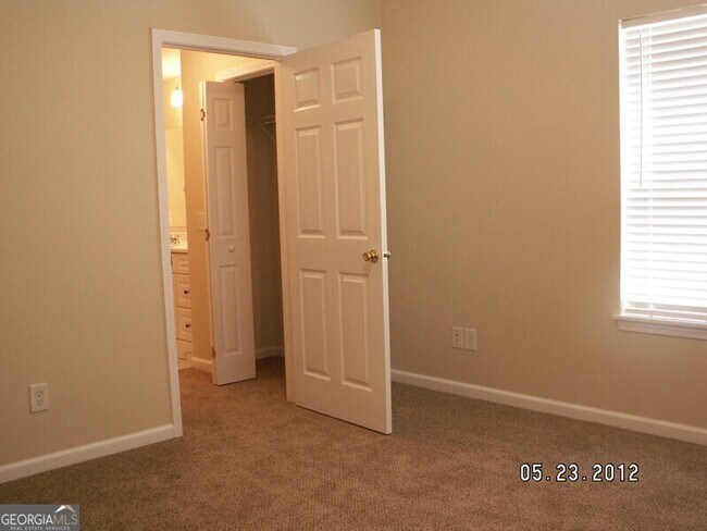 Building Photo - 7400 Courtyard Dr