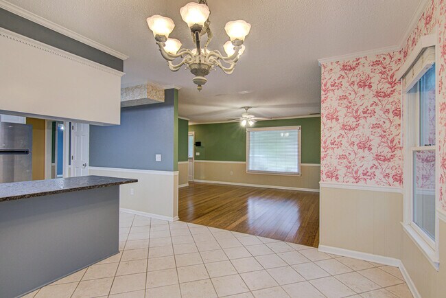 Building Photo - 2315 Treetop Ln