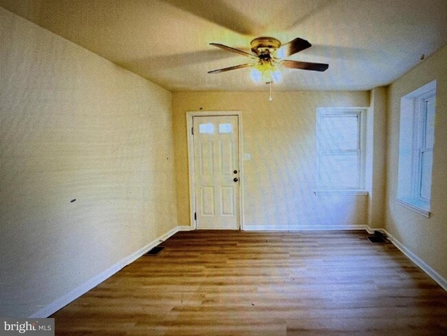 Building Photo - 617 3rd St