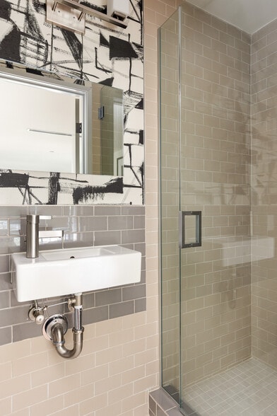 Upstairs full bathroom - 6735 Yucca St