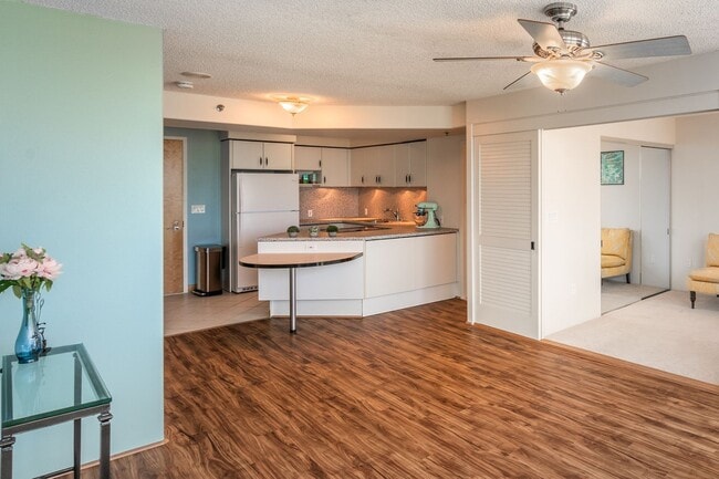 Building Photo - PANORAMIC CITY & OCEAN VIEWS - ONE ARCHER ...