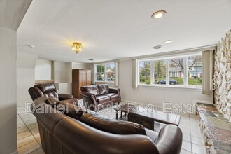 Building Photo - 49 Story Rd