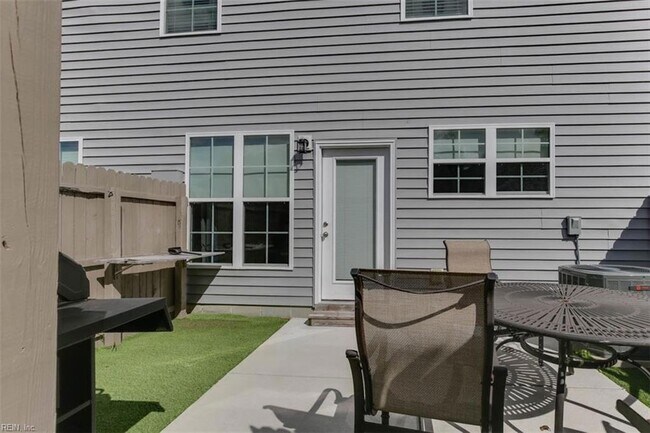 Building Photo - 2416 Trafton Pl