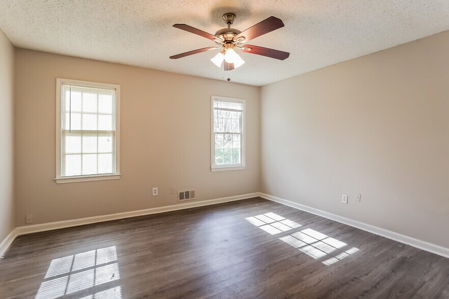 Building Photo - 550 Austin Bridge Rd