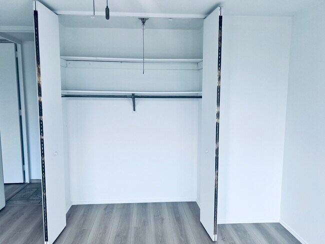 Building Photo - 1450 E 55th Pl